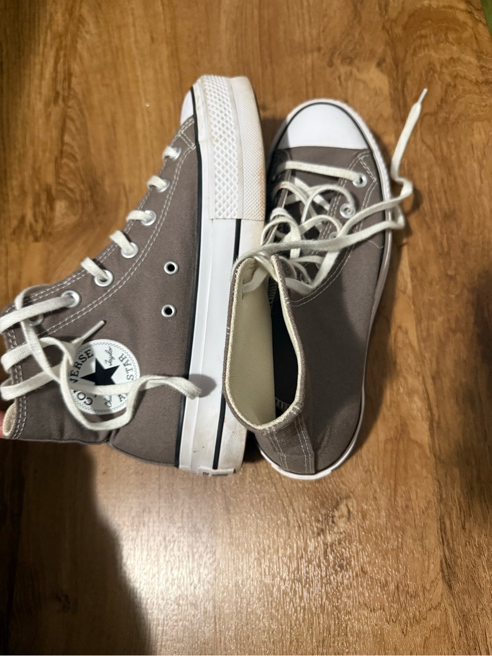 Converse Women’s High-Top Sneakers in Taupe\brown